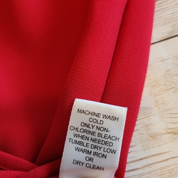 Banana Republic Keyhole Halter Top | Halter Top | Banana Republic Top - Picture 12 of 15